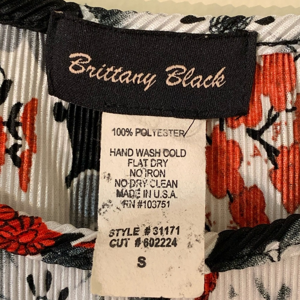 Brittany Black Sleeveless Top - Picture 7 of 11